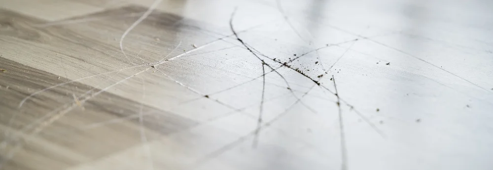 Zerkratzter Laminatboden